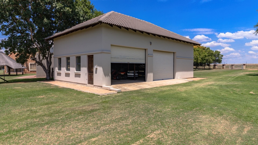 7 Bedroom Property for Sale in Oranjeville Free State